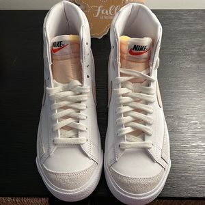 *BRAND NEW* Nike women’s Blazer Mid ‘77